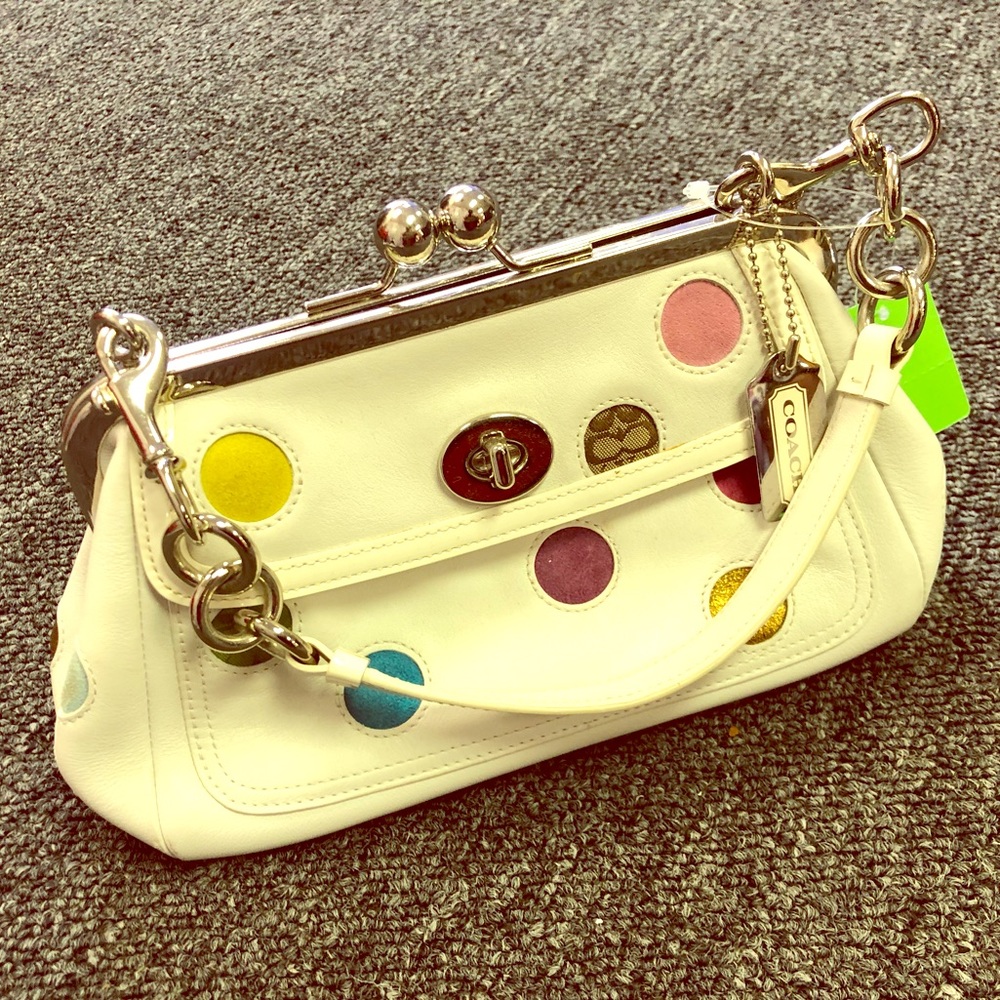 Adorable Vintage coach handbag